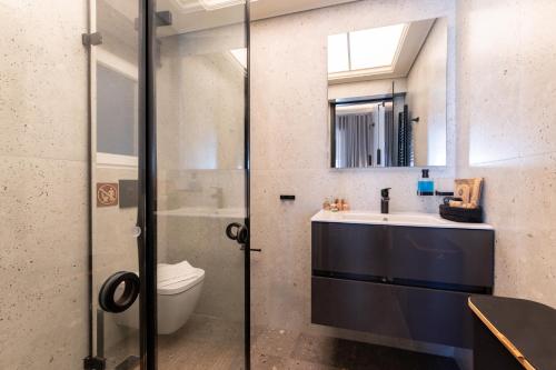 Modern 1BR - Sunny Balcony -Central Pagrati-MARE Luxury Suites A
