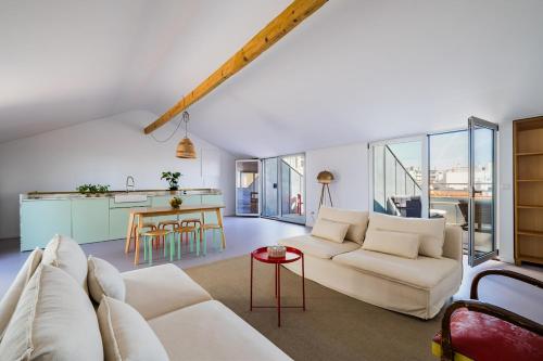 VIEW ! Penthouse historical center with 3 terasses amazing river view
