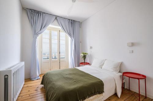 VIEW ! Penthouse historical center with 3 terasses amazing river view