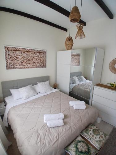 a bedroom with two beds with white pillows on them at Studio D lux Vida in Apatin