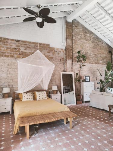 a bedroom with a bed and a ceiling fan at Casa Barreres in Moncada