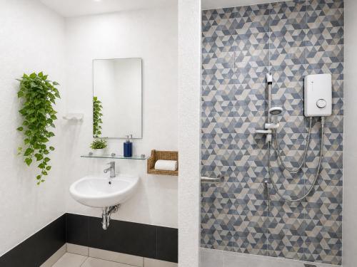 a bathroom with a sink and a shower at Monalisa Blue haven pool hotel in Pattaya South