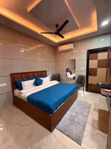 a bedroom with a bed with a ceiling fan at Oaktel Jagannath Dham in Vrindāvan