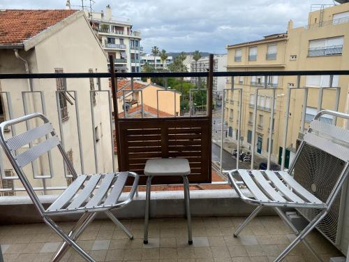 Mirela's Private Room with key, AC, lift & balcony in the center of Nice on the Cote d'Azur photo 28