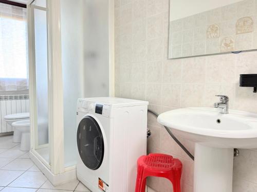 a bathroom with a washing machine and a sink at C019 - Camerano, ampio trilocale con WiFi in Camerano