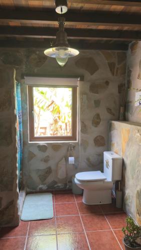 a bathroom with a toilet and a window at Loft Tortuga in Tinajo