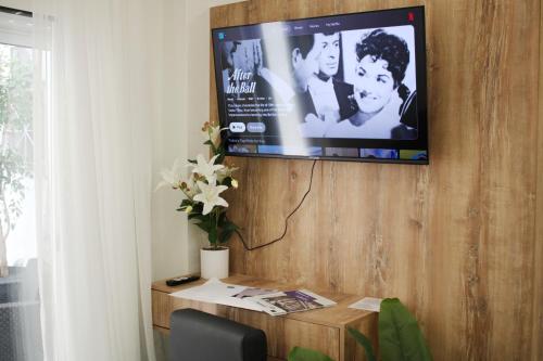 ARIS Central City Retreat with Free Parking