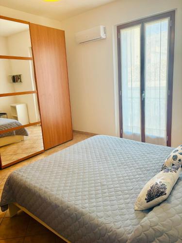 a bedroom with a bed and a large mirror at Casa Mia in Augusta