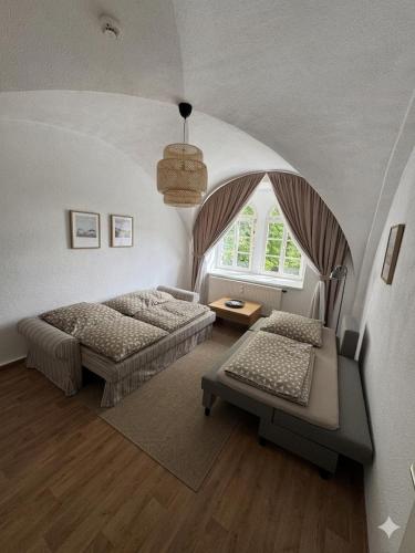 a bedroom with two beds and a window at Gipfelglück Sebnitz Apartment in Sebnitz