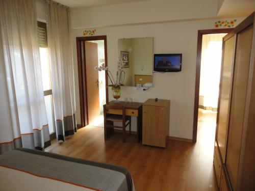 Televisyen dan/atau pusat hiburan di Hotel Mariani