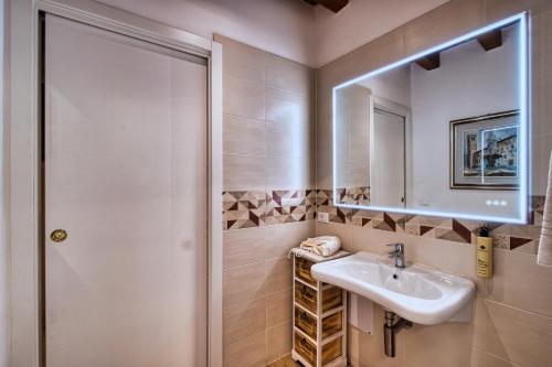 a bathroom with a sink and a mirror at Romeo Giulietta in Verona