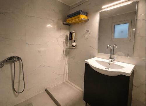 2 bedroom near Dafni metro
