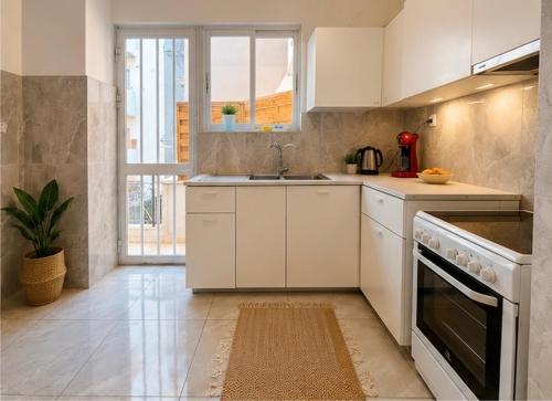 2 bedroom near Dafni metro