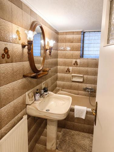 Anatolis Apartment near Airport,Rafina Port,Beach