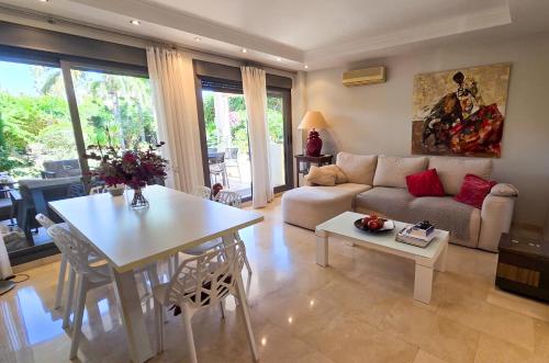 Lujoso Triplex Residencial Azahares by costablancarent