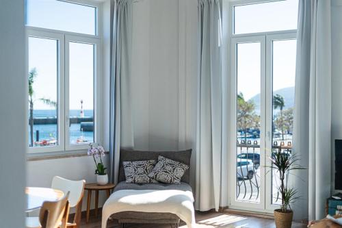 Waterfront Living - Stunning Sea and Ocean Views