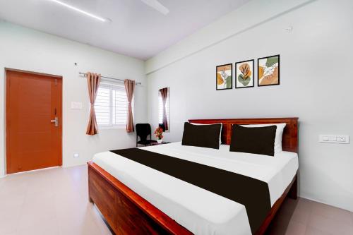a bedroom with a large bed in a room at Collection O Karumathampatti in Coimbatore