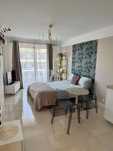 Cannes Centre Studio Lumineux et Cosy, 9 Min du Palais et des Plages, avec Balcon, Clim