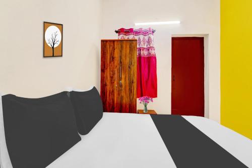 a room with a bed and two red doors at Super Hotel O Okkilipalayam in Coimbatore