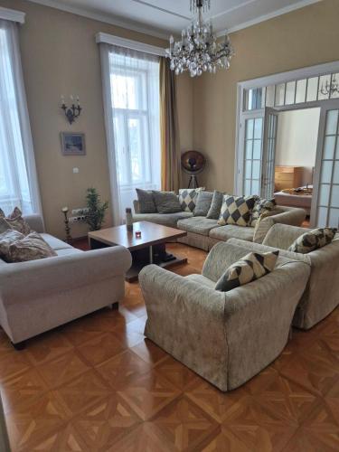 Luxury apartment with parliament view