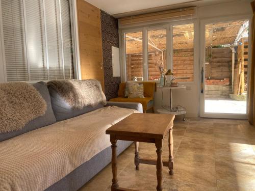 Joli T2 dans une villa - clim, spa, wifi, stationnement