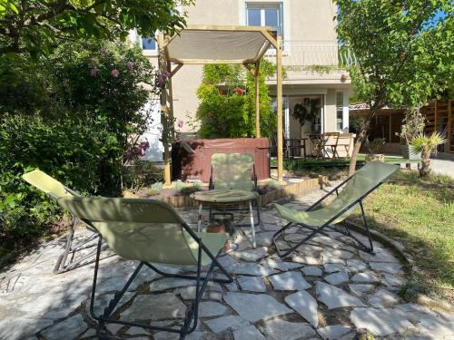 Joli T2 dans une villa - clim, spa, wifi, stationnement