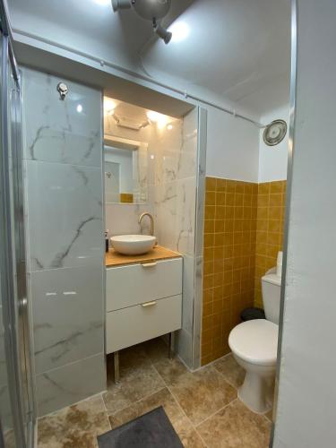 Joli T2 dans une villa - clim, spa, wifi, stationnement
