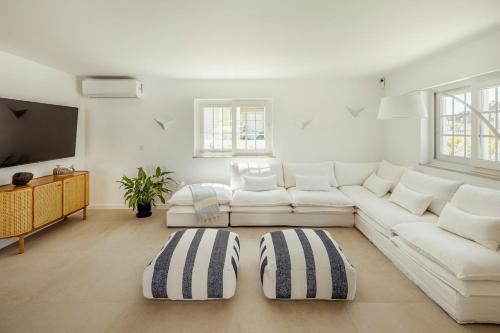 Blue Beach Villa - Coastal Escape