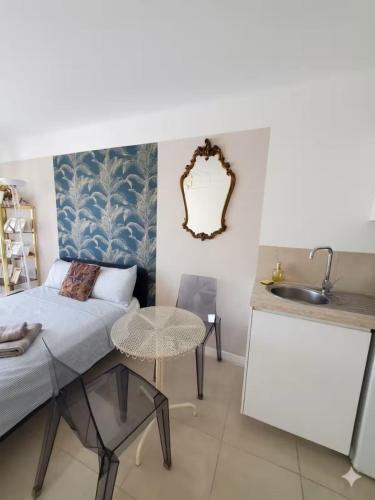 Cannes Centre Studio Lumineux et Cosy, 9 Min du Palais et des Plages, avec Balcon, Clim