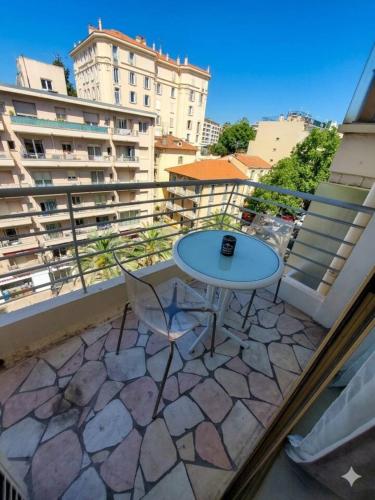 Cannes Centre Studio Lumineux et Cosy, 9 Min du Palais et des Plages, avec Balcon, Clim