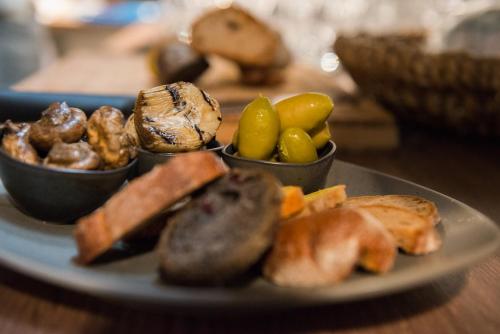 ホテルの敷地内または近くでの食事または食べ物