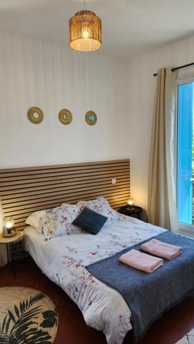 a bedroom with a large bed with towels on it at Les Sureaux - Hyper-Centre - Design & WiFi - Idéal Visite Perpignan in Perpignan