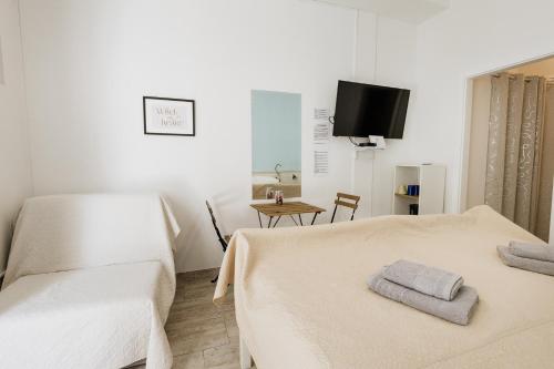 IVAN - nice room, near the see and park