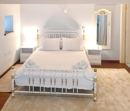 a bedroom with a white bed with white pillows at ZOE in Keramoto