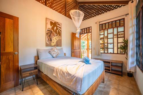 a bedroom with a bed and a window at Osos Caribeños - with Garden - 400m from the Beach in Punta Uva