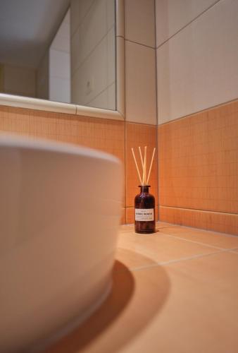 a bathroom with a jar of toothbrushes in it at vila Barbara - Vysoké Tatry in Stará Lesná