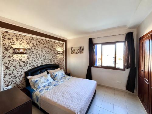 a bedroom with a bed and a window at Elegant Beach View Apartment in Kabila Vista in Marina Smir