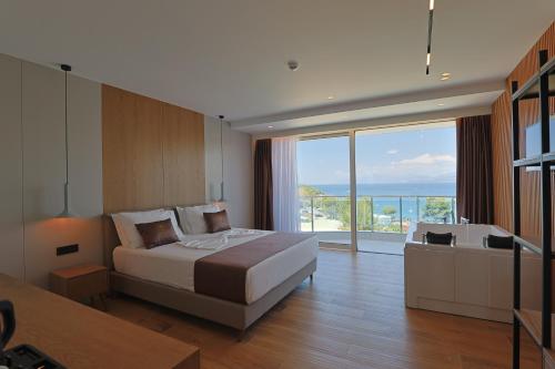 a bedroom with a bed and a view of the ocean at Hotel Landi in Ksamil