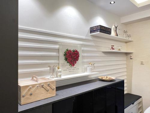 a kitchen with white walls and a counter with a shelf at Yuexi, Nordic style, Shanghai Railway Station, Changshou Road subway, cooking, big bathtub, family outing, Disney, the Bund, Nanjing Road Walkway, Hongshoufang in Shanghai
