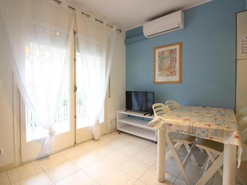 Charmant Appartement à 600m de la Plage avec Balcon et Climatisation