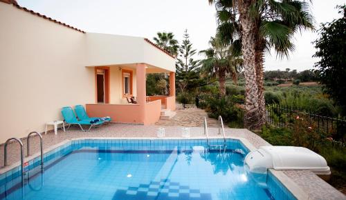 Bazén v ubytování Elena-Pelagia Villas nebo v jeho okolí