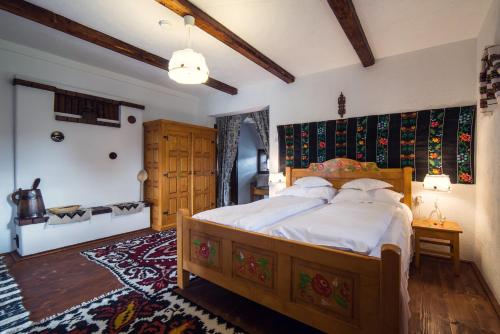 a bedroom with a large bed in a room at Pension La Roata in Gura Humorului