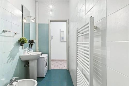 Elegant Comfort Milan Prime Area with AC & WI-FI