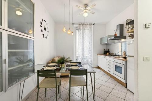 Elegant Comfort Milan Prime Area with AC & WI-FI