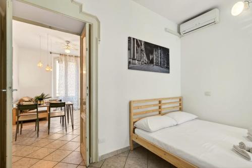 Elegant Comfort Milan Prime Area with AC & WI-FI