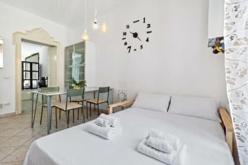 Elegant Comfort Milan Prime Area with AC & WI-FI