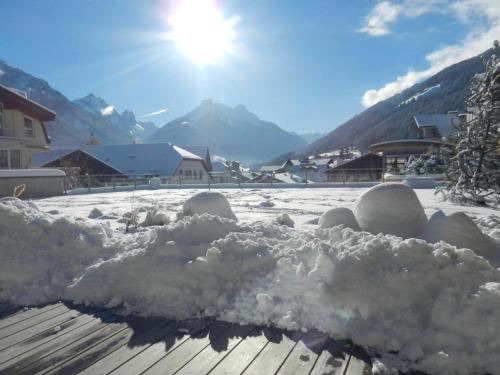 a pile of snow on a table with the sun in the background at Aparthotel Krösbacher in Fulpmes