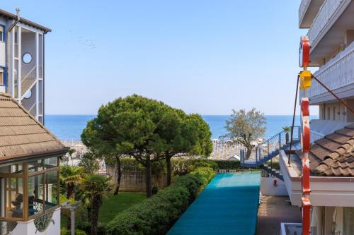a view of a swimming pool between two buildings at HOMESTWENTY3 - Home ten in Caorle