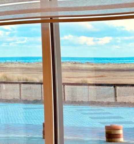 a view of the ocean from a window at SEA VIEW Juweeltje in Knokke-Heist