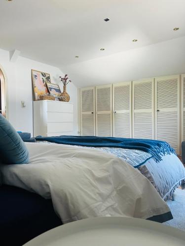 a bedroom with a bed with blue and white sheets at Ruhige Wohnung in Meschede in Meschede